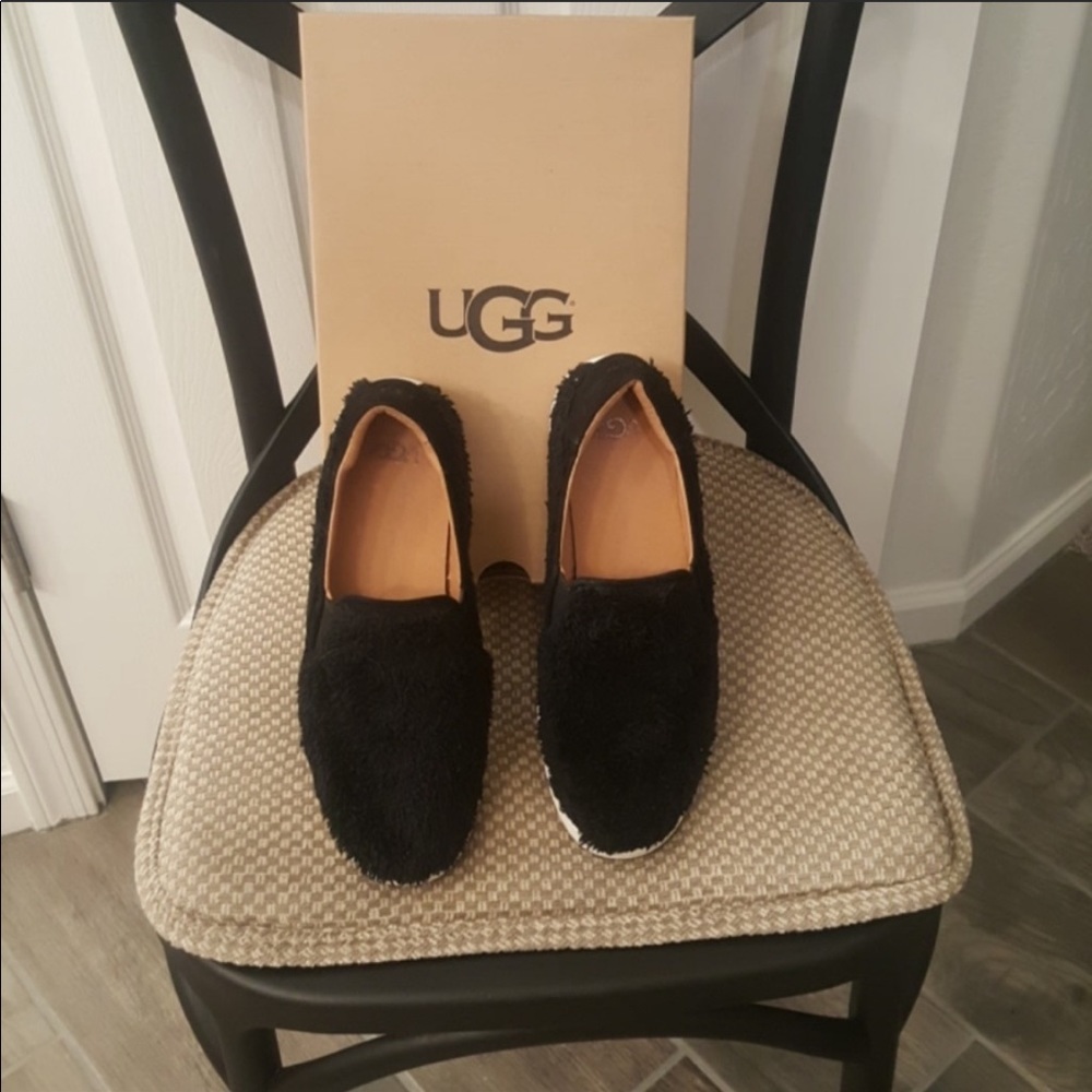 Ugg Slip on Flat